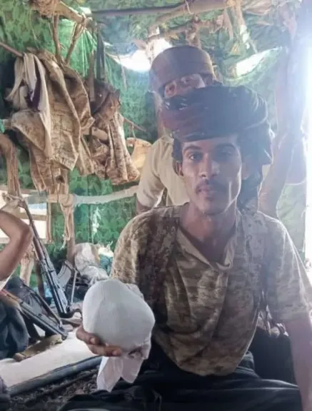 جندي يمني يعثر على قطعة ”عنبر ” تُقدّر بمليون ريال سعودي ويرفض بيعها!”